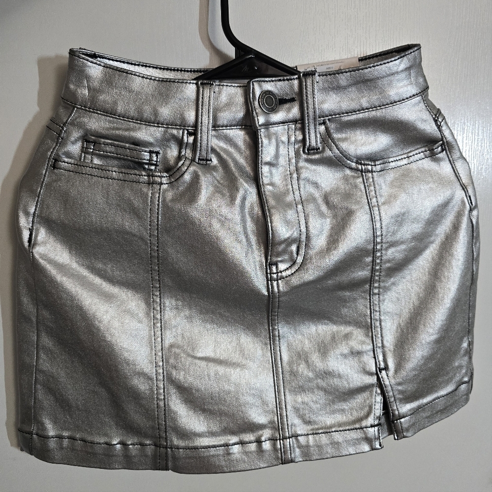*NWT*SO Shimmering Silver Mini Skirt